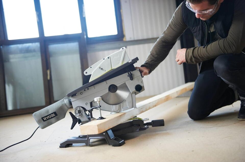 Ryobı RTMS1800-G 254MM Çift Yüzeyli Tablalı Gönye Kesme Testere 5133002152