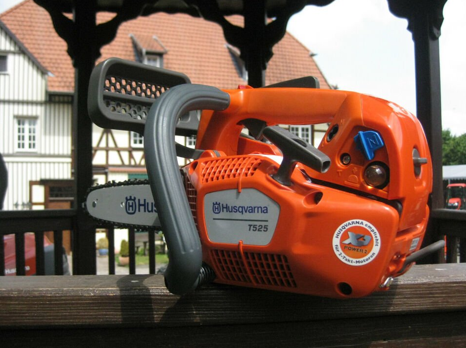 Husqvarna T525 Benzinli Dal Budama Testeresi