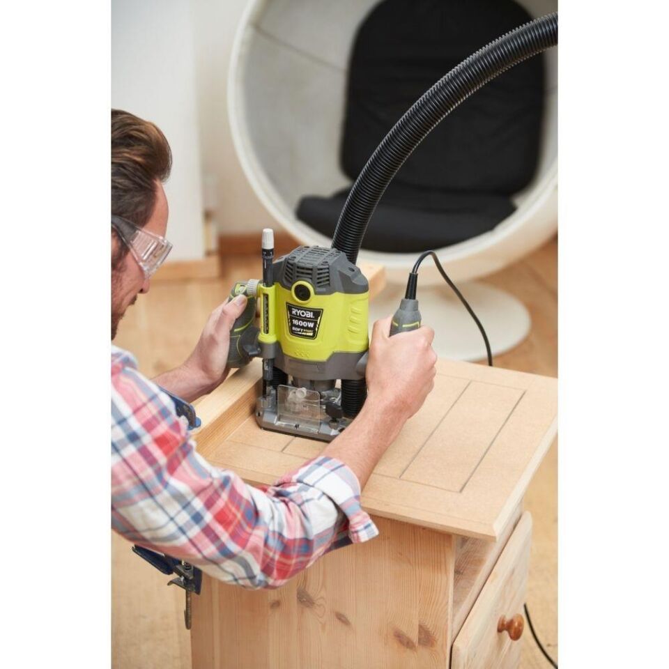 Ryobi RRT1600P-K 1600 W Çift Kollu El Frezesi 5133002606