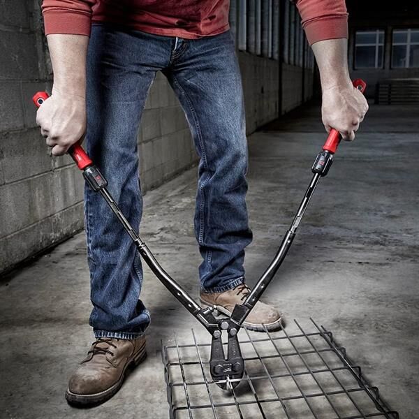 Milwaukee Demir Çubuk Kesme Makası Uzayan Sap 24\'\'-30\'\' 4932464851