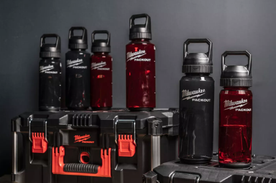 Milwaukee Packout Termos Şişe 1420 ML Kırmızı Kapaklı 4932498638
