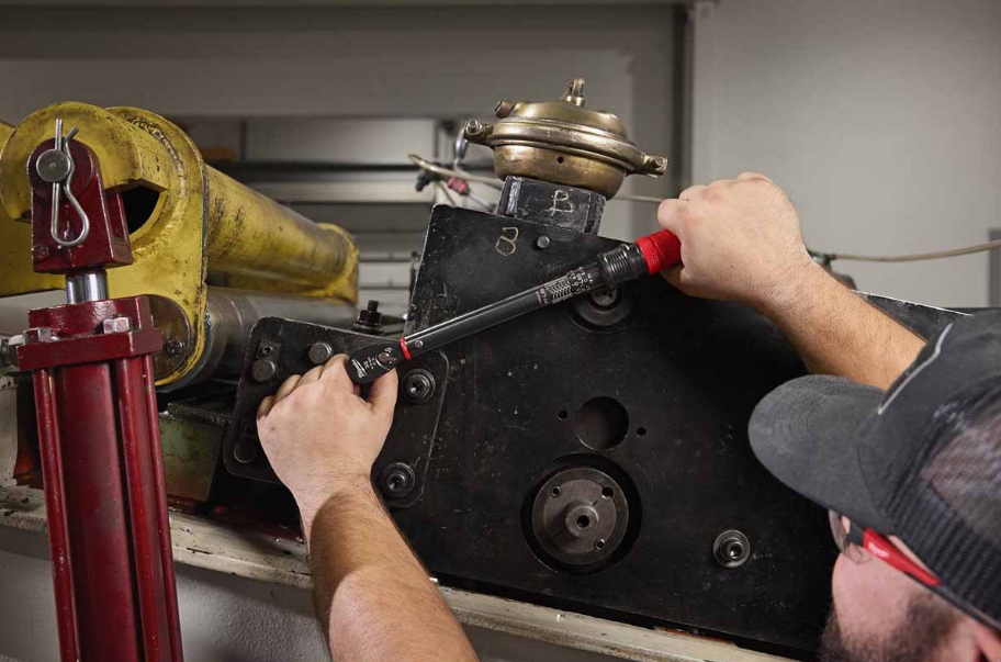 Milwaukee 3/8 İnç Cırcırlı Tork Anahtarı 20-100 nm 4932500824