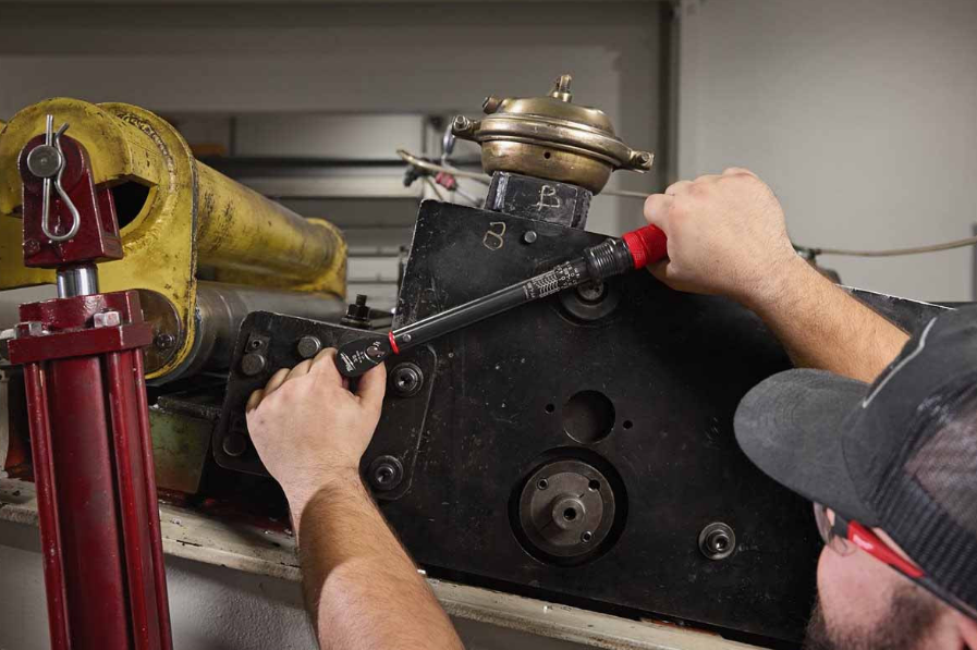 Milwaukee 3/8 İnç Cırcırlı Tork Anahtarı 10-50 nm 4932500850