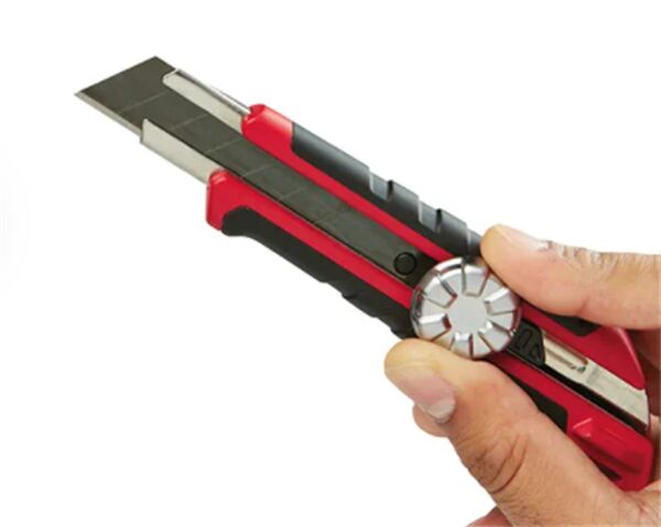 Milwaukee Ağır Hizmet Tipi Ayarlı Maket Bıçağı 18 Mm 48221961